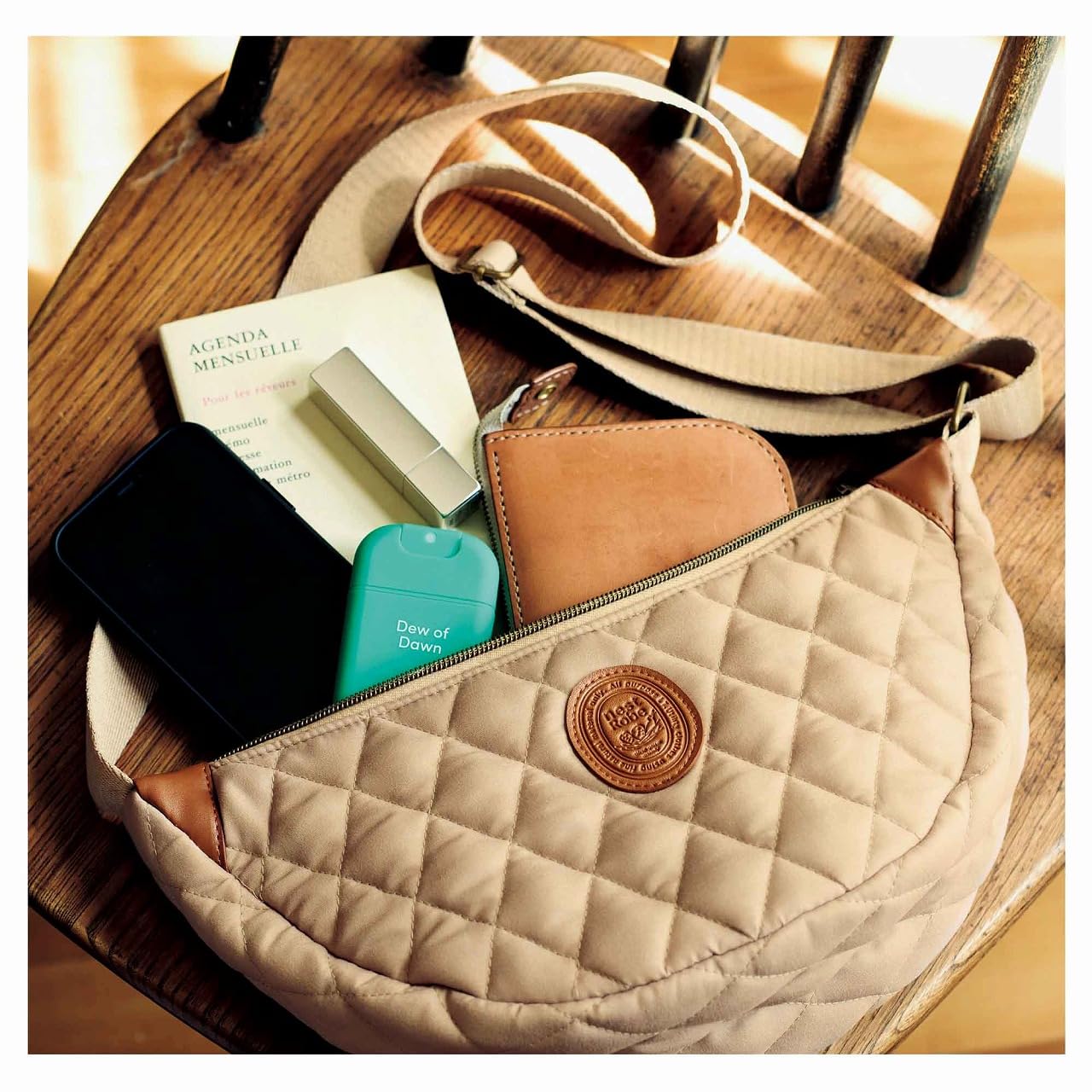 nest Robe半月斜背包容量